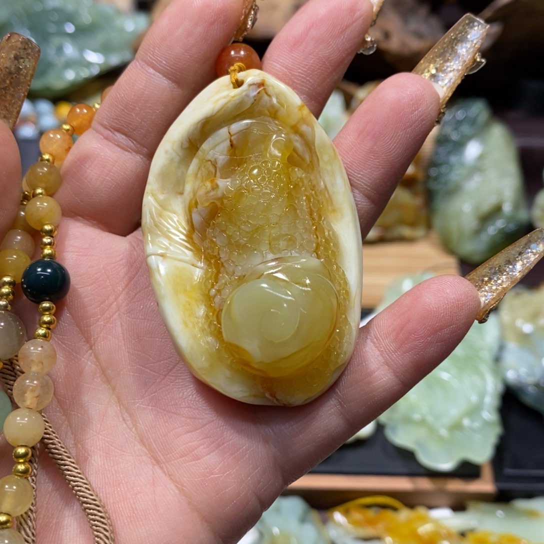 蛇纹石玉颈饰未镶嵌