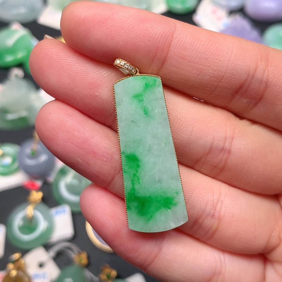 颈饰18K金镶嵌翡翠翡翠吊坠