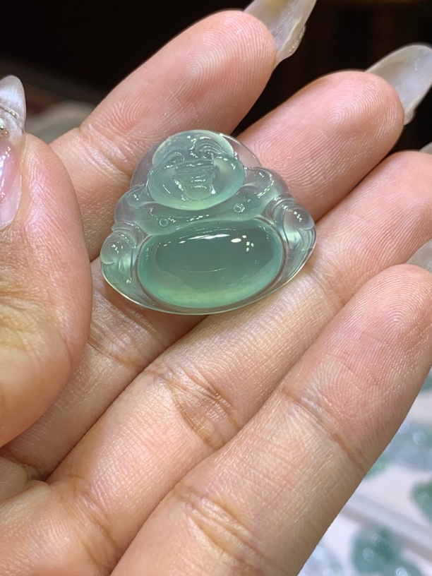 缅甸天然翡翠A货，冰种晴绿佛，绿油油十分耐看，干净细腻