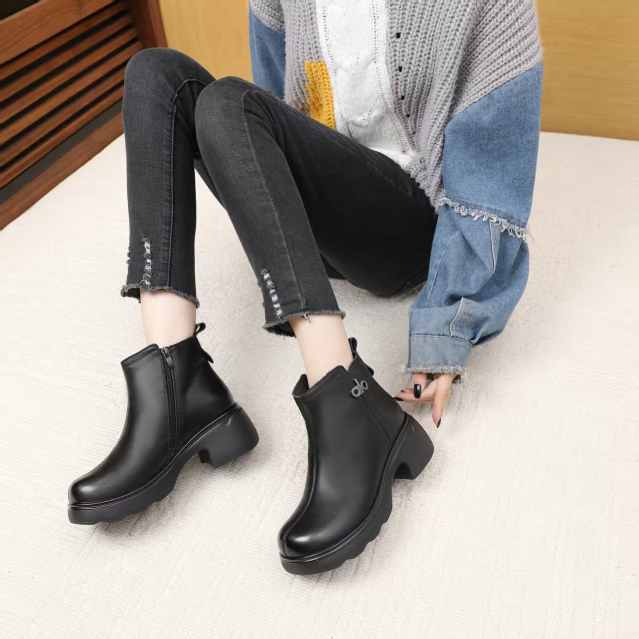 【新一纯】短筒冬季女休闲风马丁靴黑色皮靴休闲女士厚底靴子8566