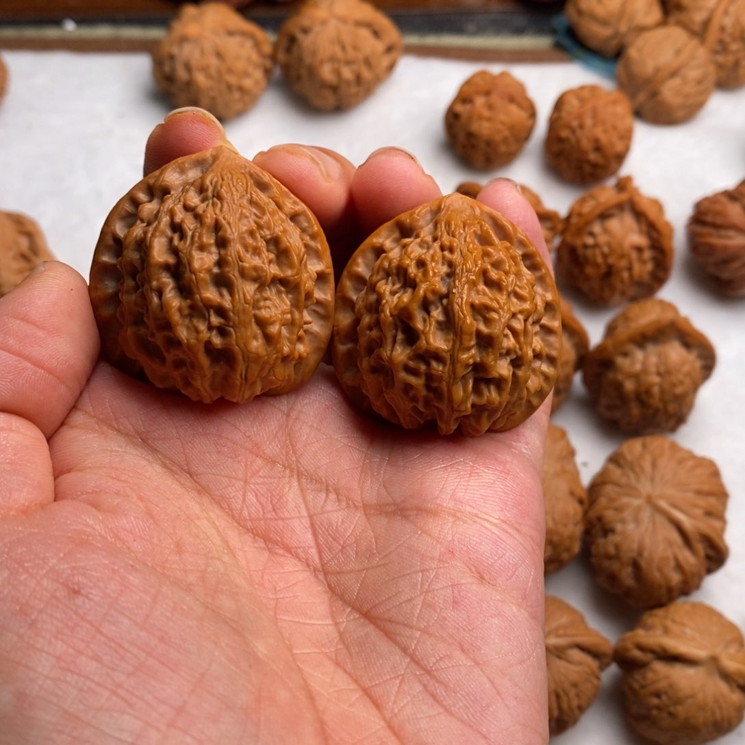 文玩核桃吊坠金牛