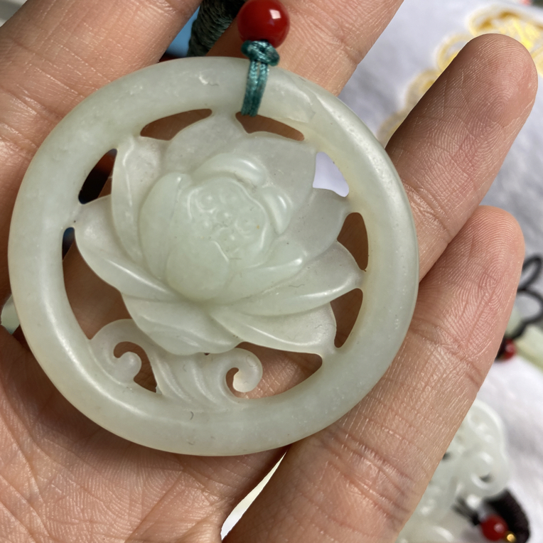 多样性发货，拍一发一蛇纹石玉吊坠