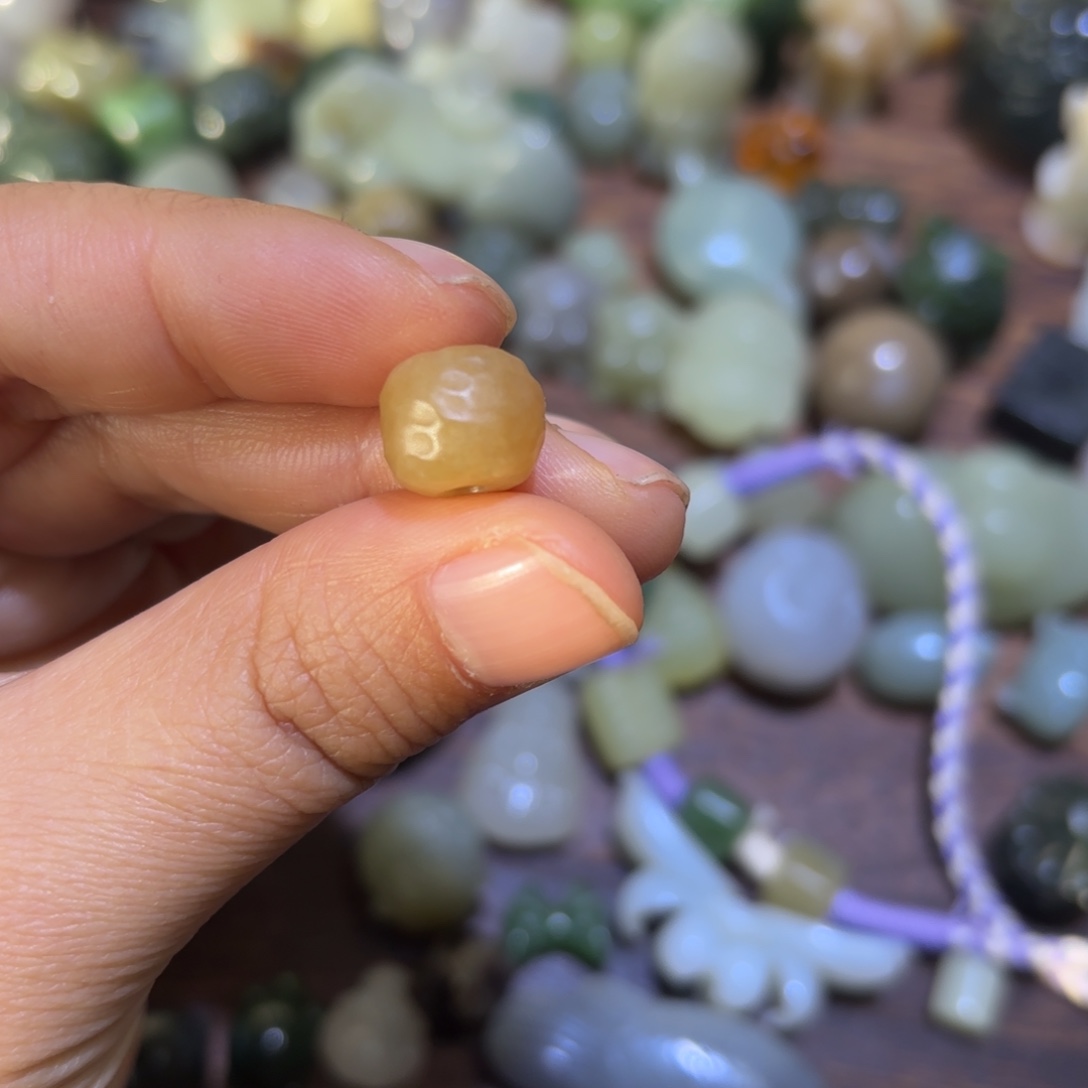 雪***羽和田玉未镶嵌珠宝半成品