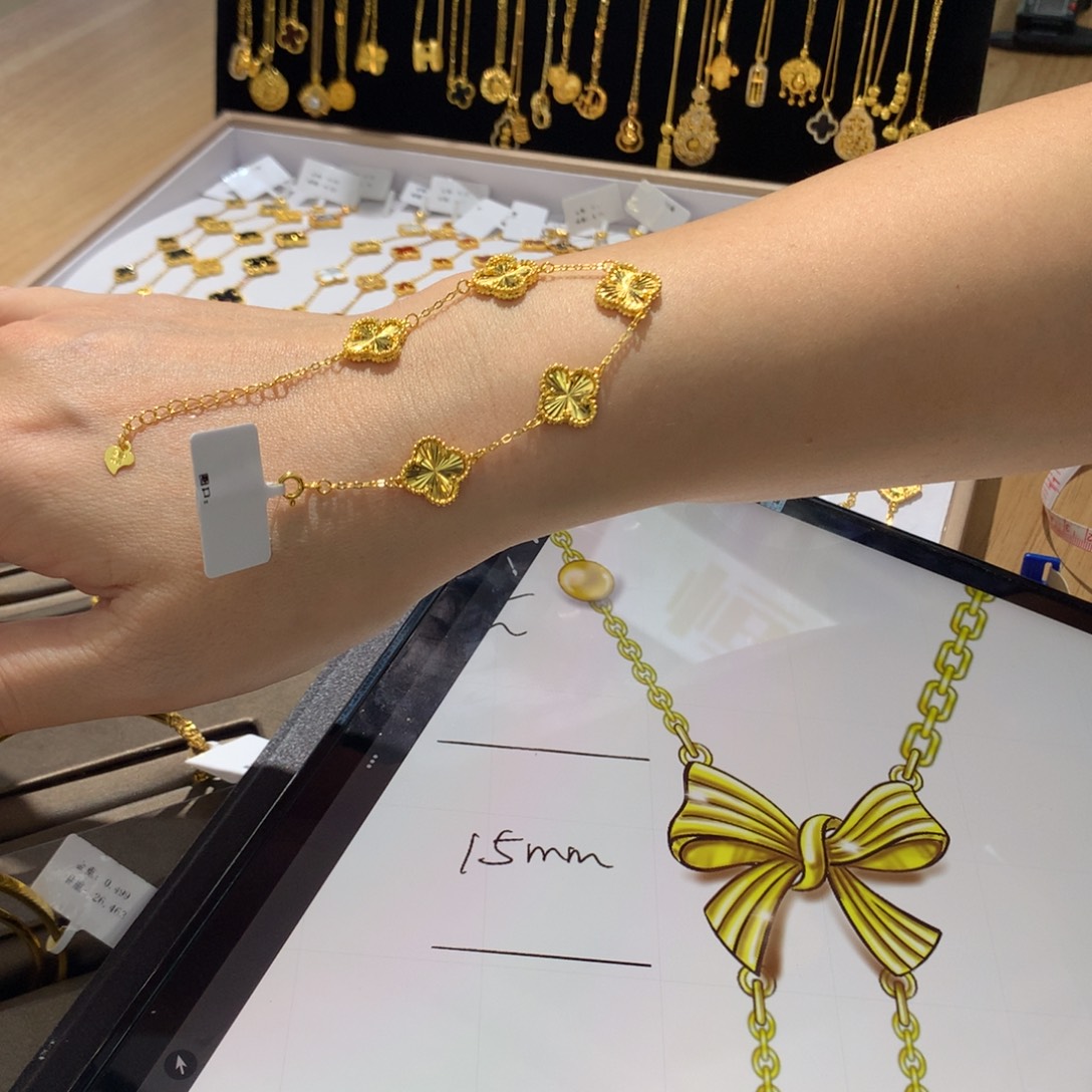 足银中号镭射四叶草