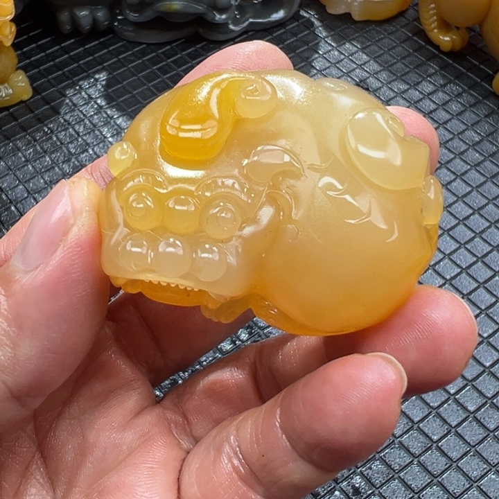 石英质玉（黄龙玉）颈饰合金