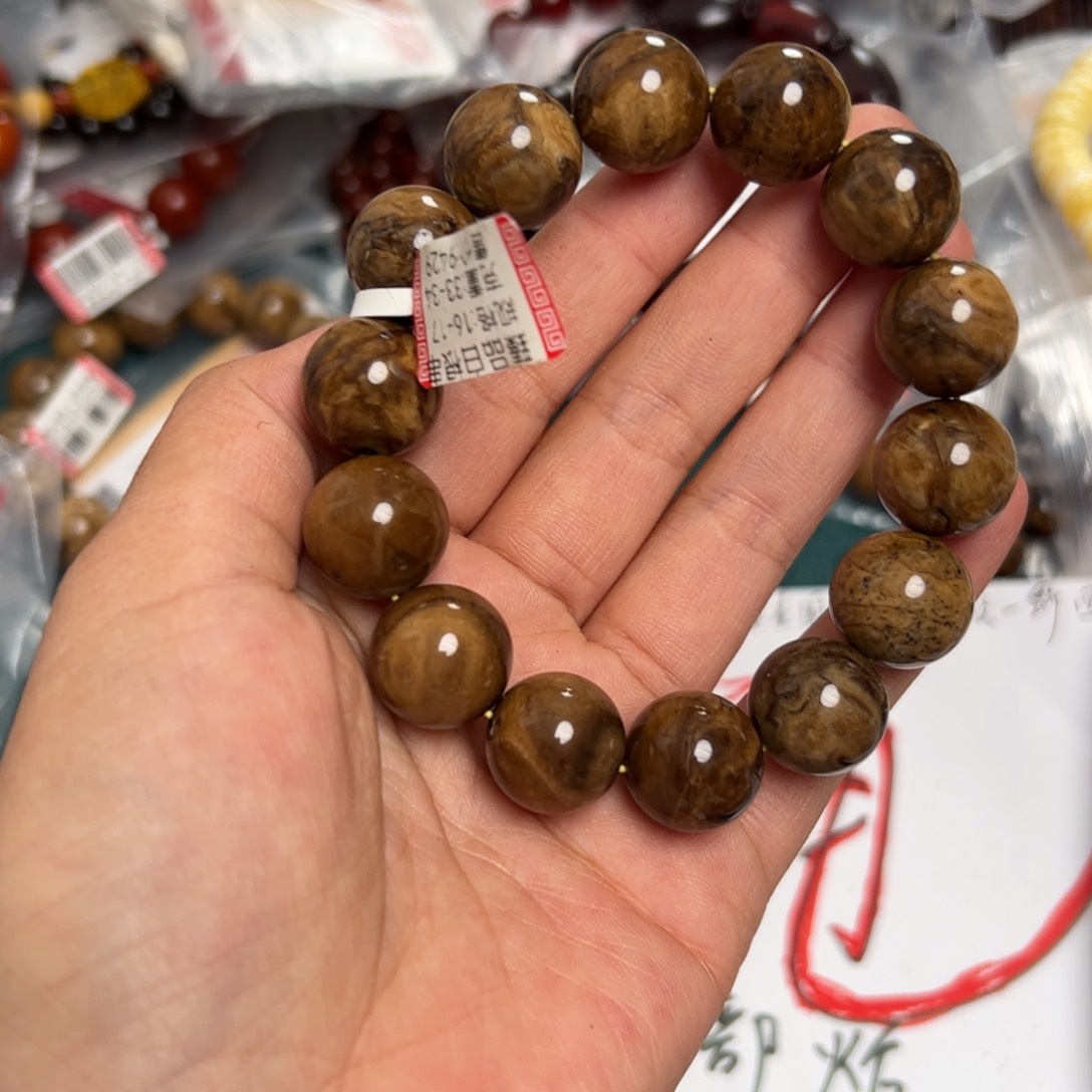 未镶嵌琥珀珠宝奇石364