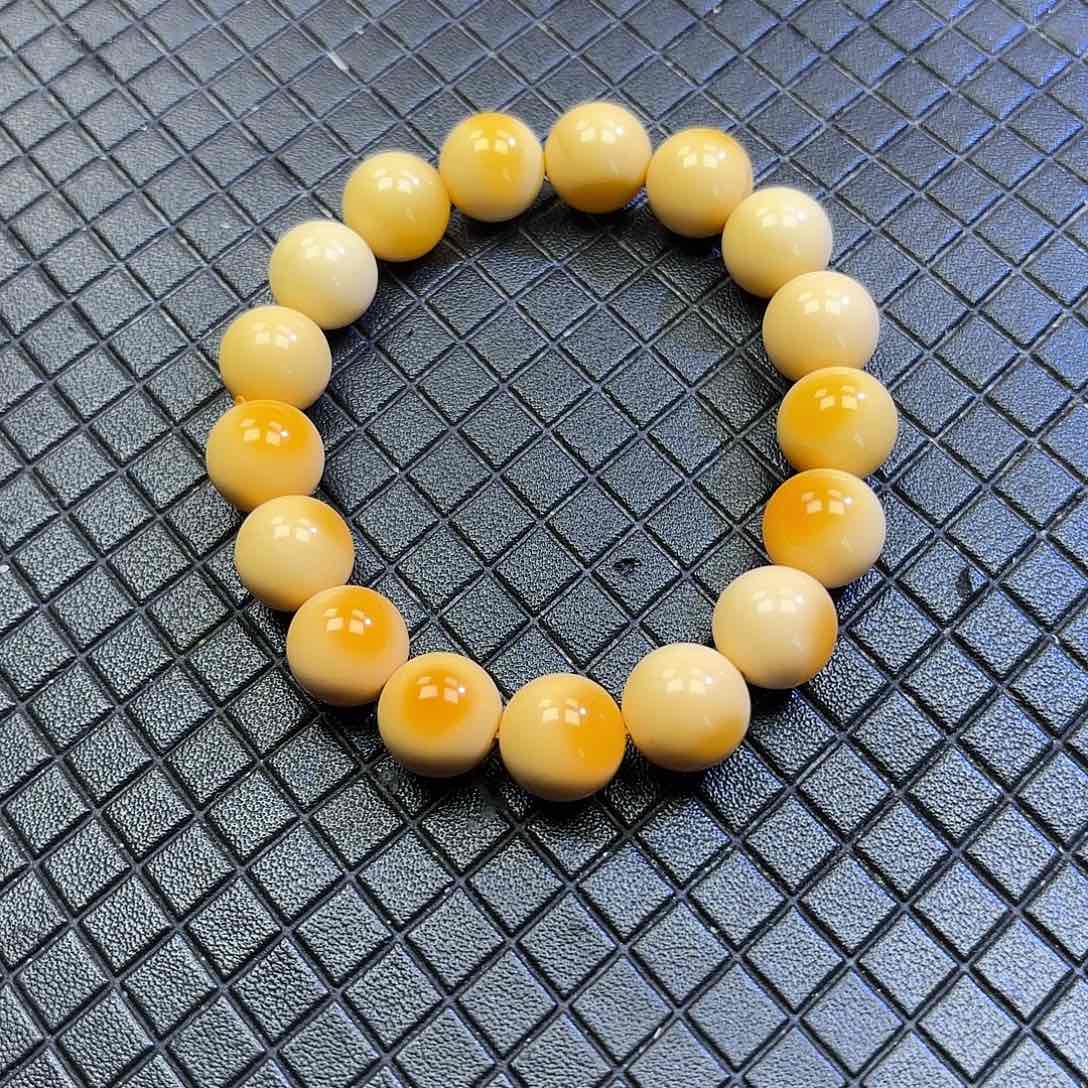 石英质玉未镶嵌颈饰小**: