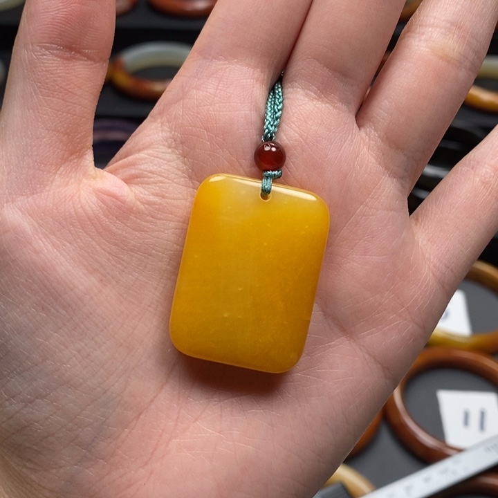 石英质玉（黄龙玉）吊坠未镶嵌