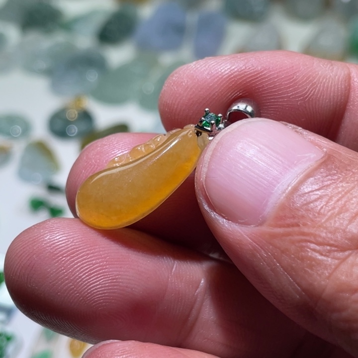 翡翠未镶嵌颈饰10