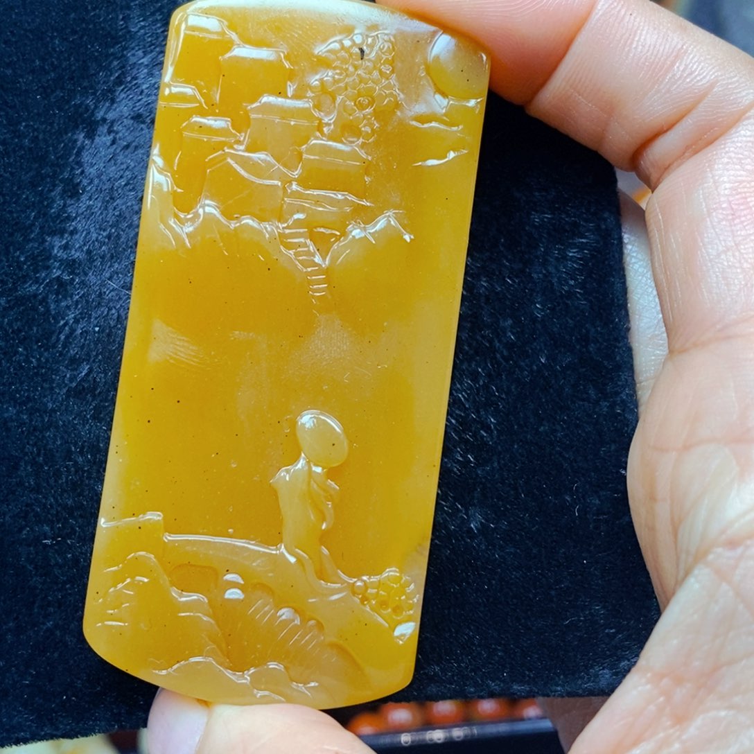 未镶嵌石英质玉（黄龙玉）颈饰