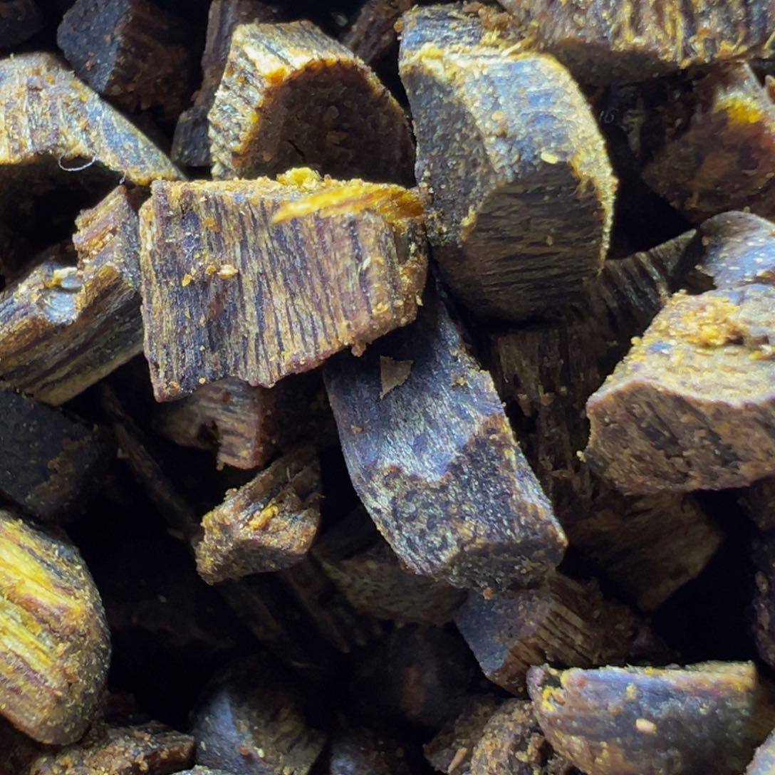 沉香木手把件绿奇楠沉香高油珠子料20克