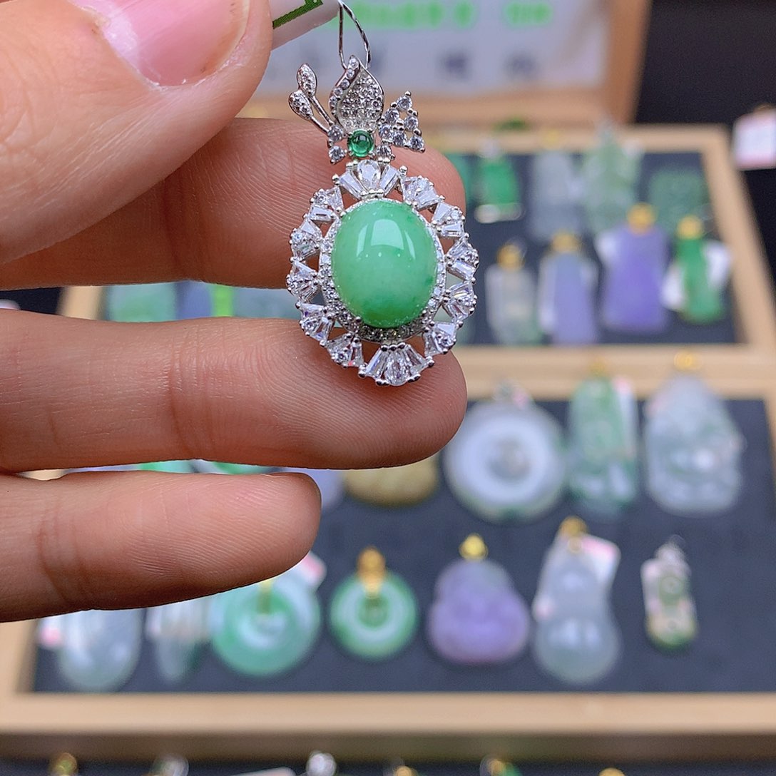 翡翠颈饰未镶嵌翡翠