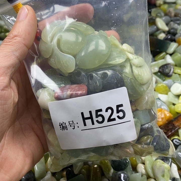 蛇纹石玉鱼缸石未镶嵌