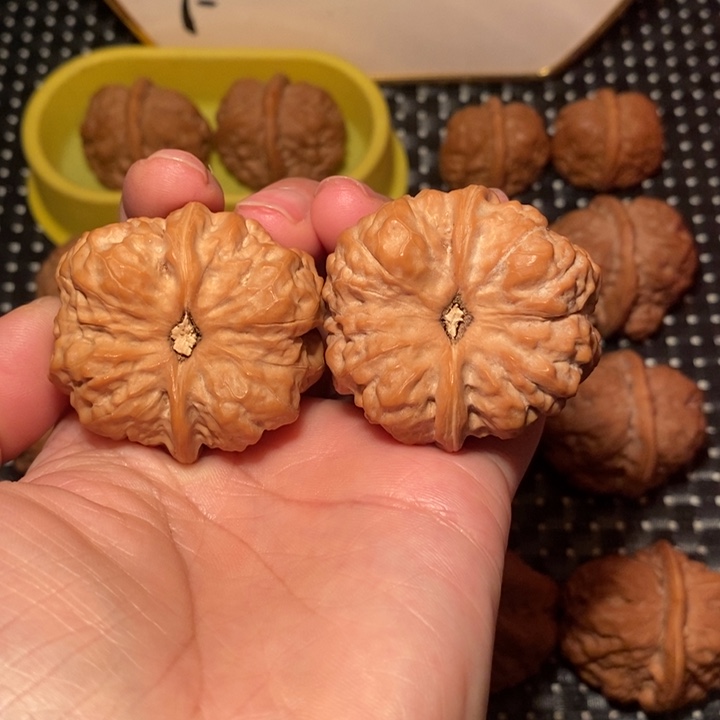 桐****把件文玩核桃细腰超大腿