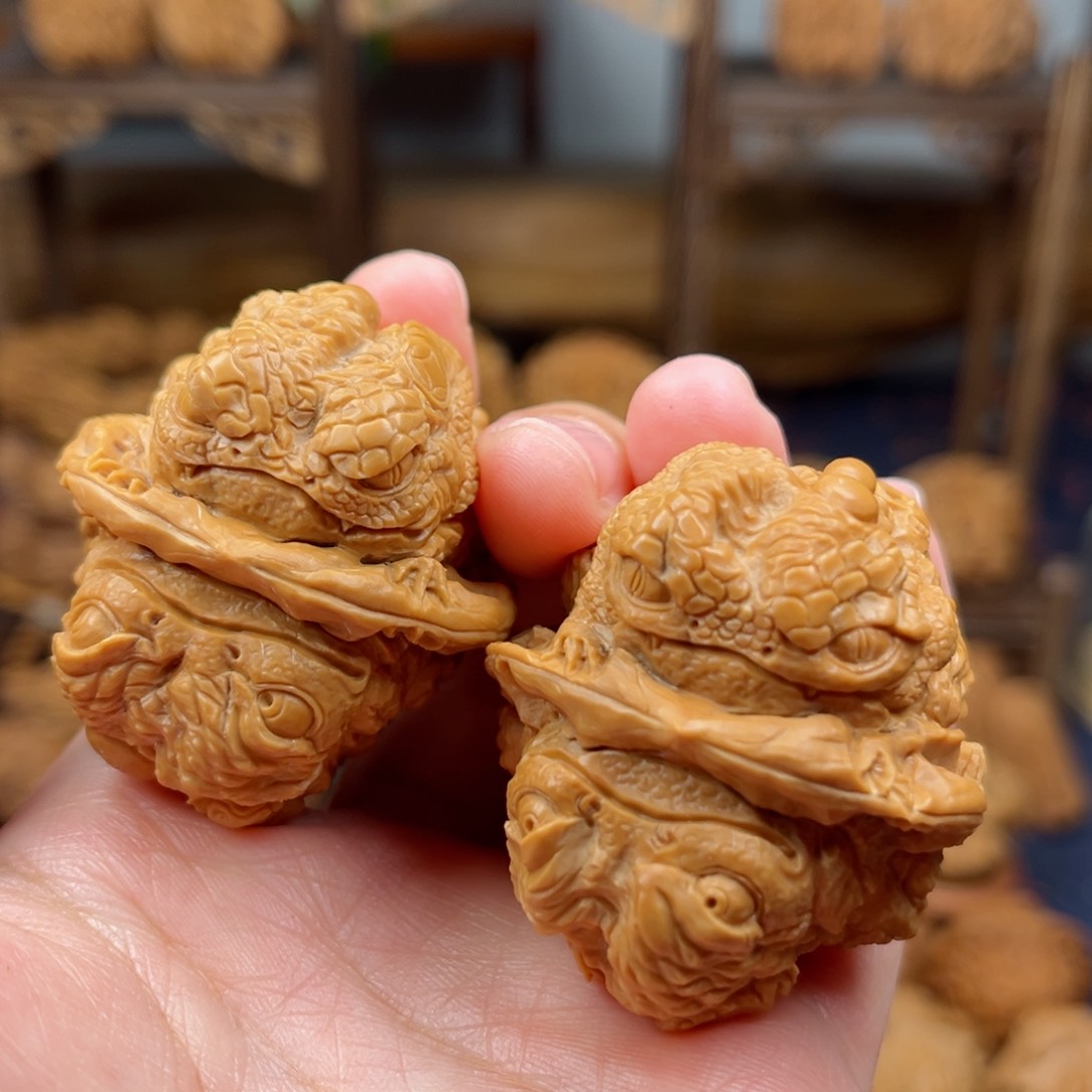 核桃把件蛇蟾财上加财