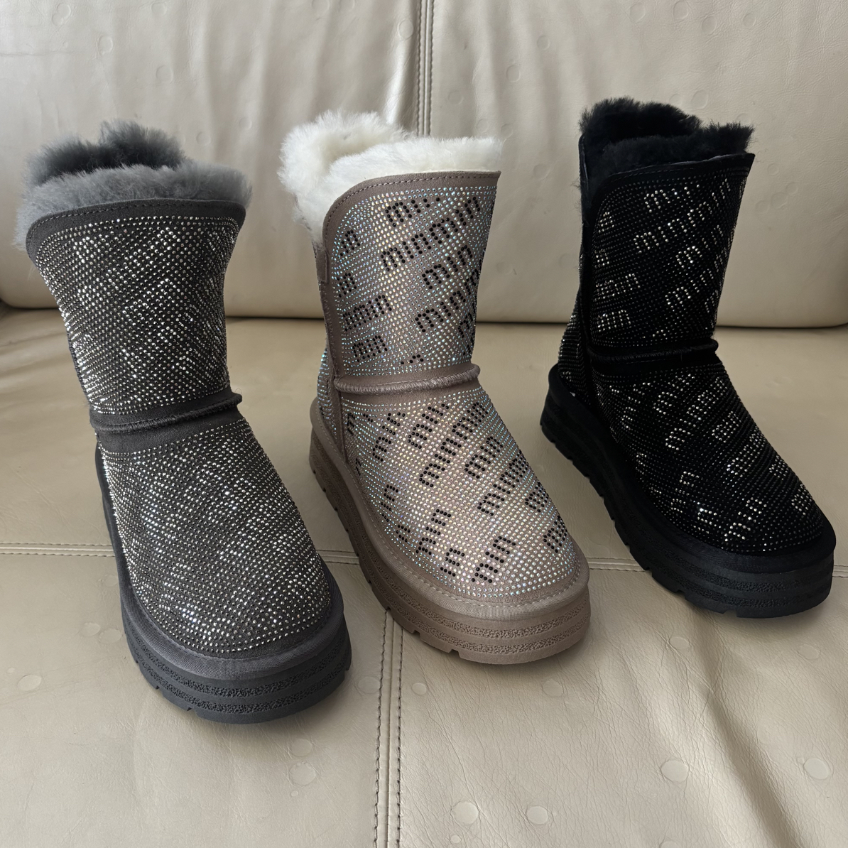 25年新款女缪风凉钻时尚皮毛一体全羊毛雪地靴靴中筒韩版百搭防滑