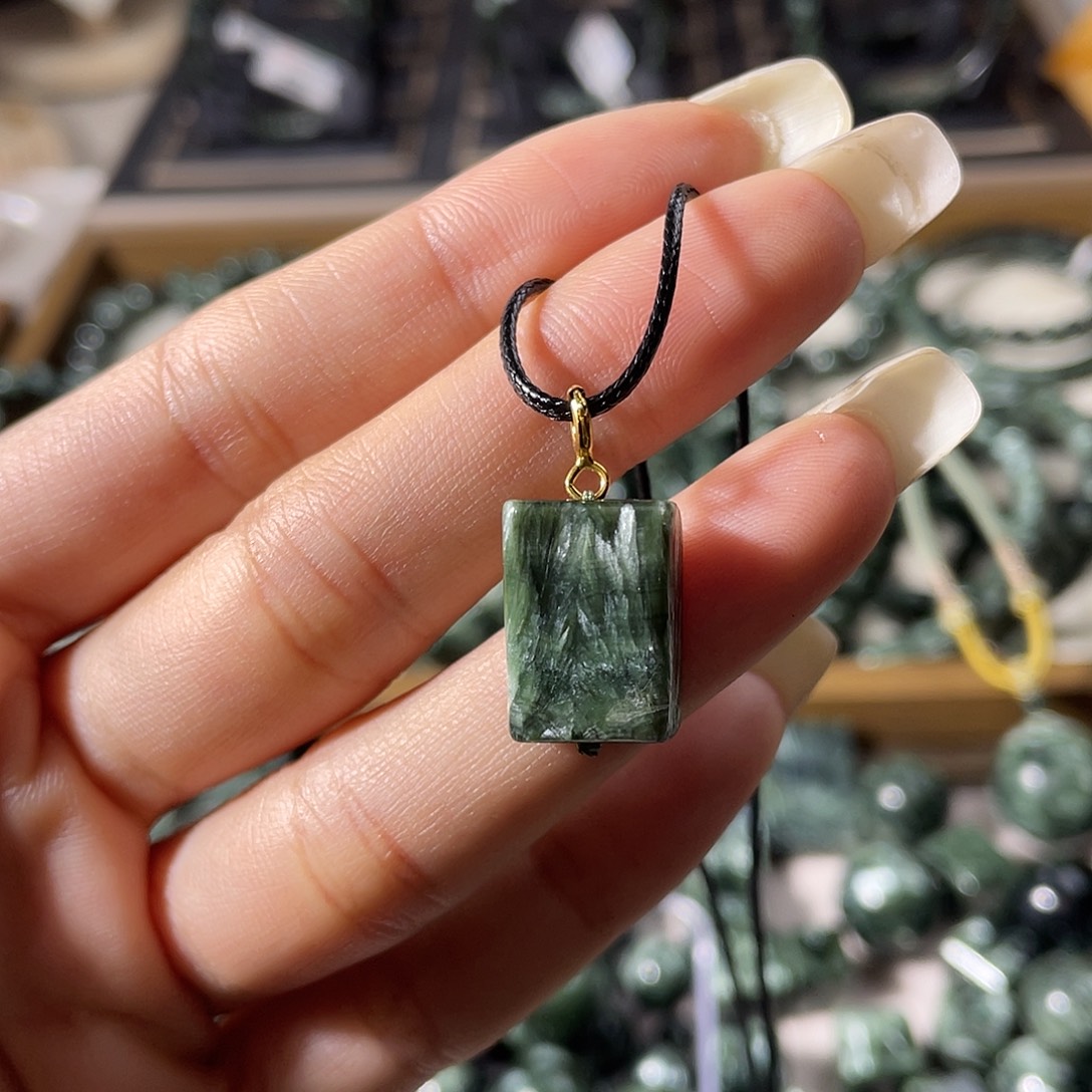 水晶未镶嵌颈饰吊坠