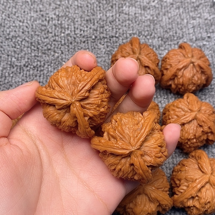 像***由文玩核桃把件文玩核桃