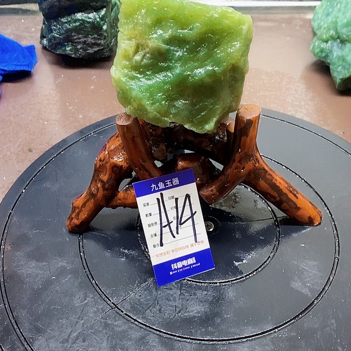 蛇纹石玉原石未镶嵌