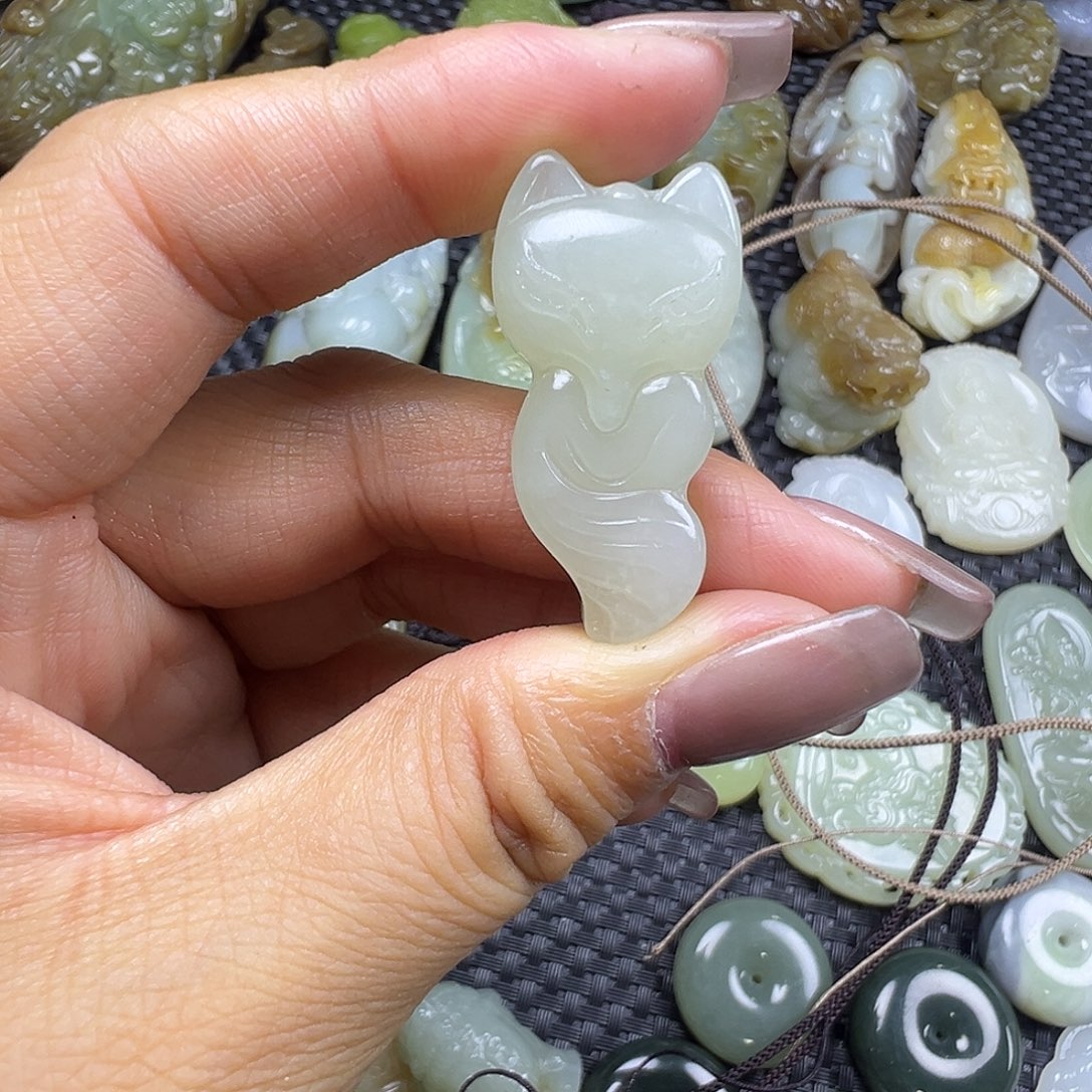 用***3和田玉未镶嵌颈饰微瑕（买断价，不退不换）