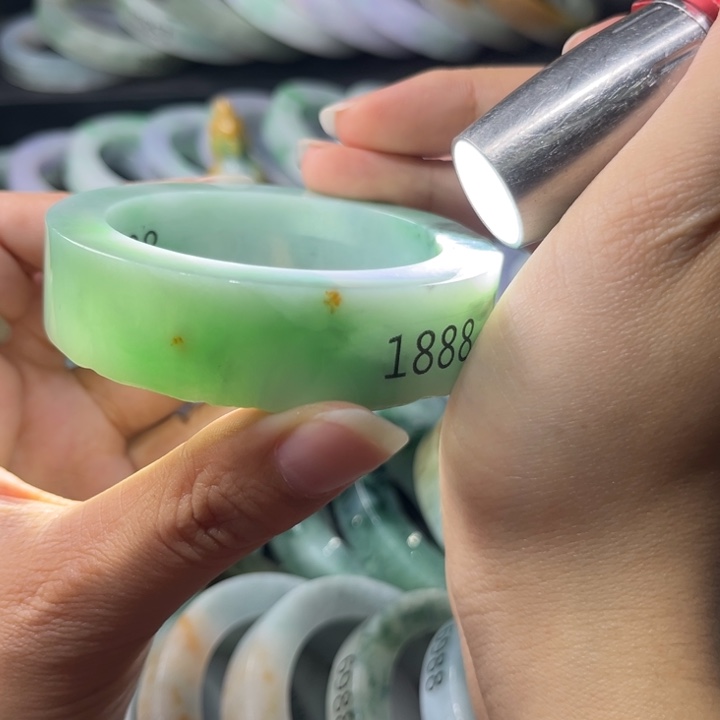 定制翡翠未镶嵌手镯