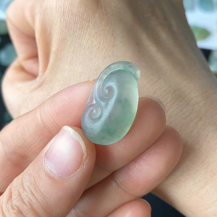 定制翡翠未镶嵌如意