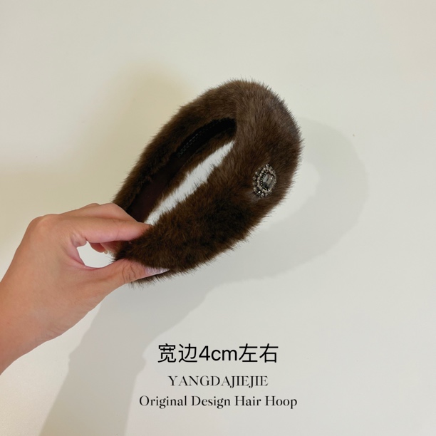 杨大姐推荐《毛毛咖》韩国新品秋冬时髦毛毛厚高炉顶防滑头箍发饰