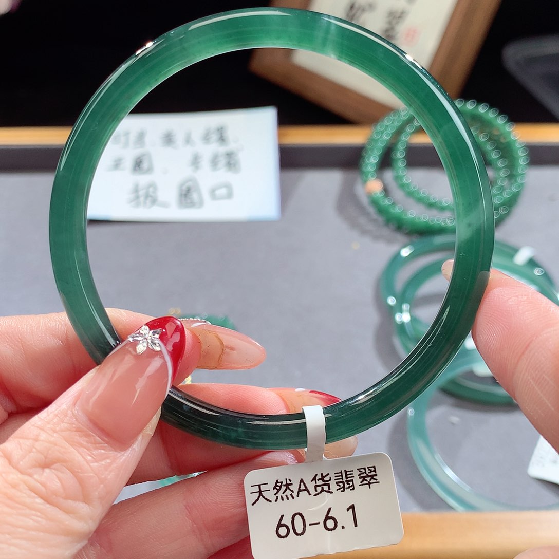 翡翠手镯（圆镯）未镶嵌