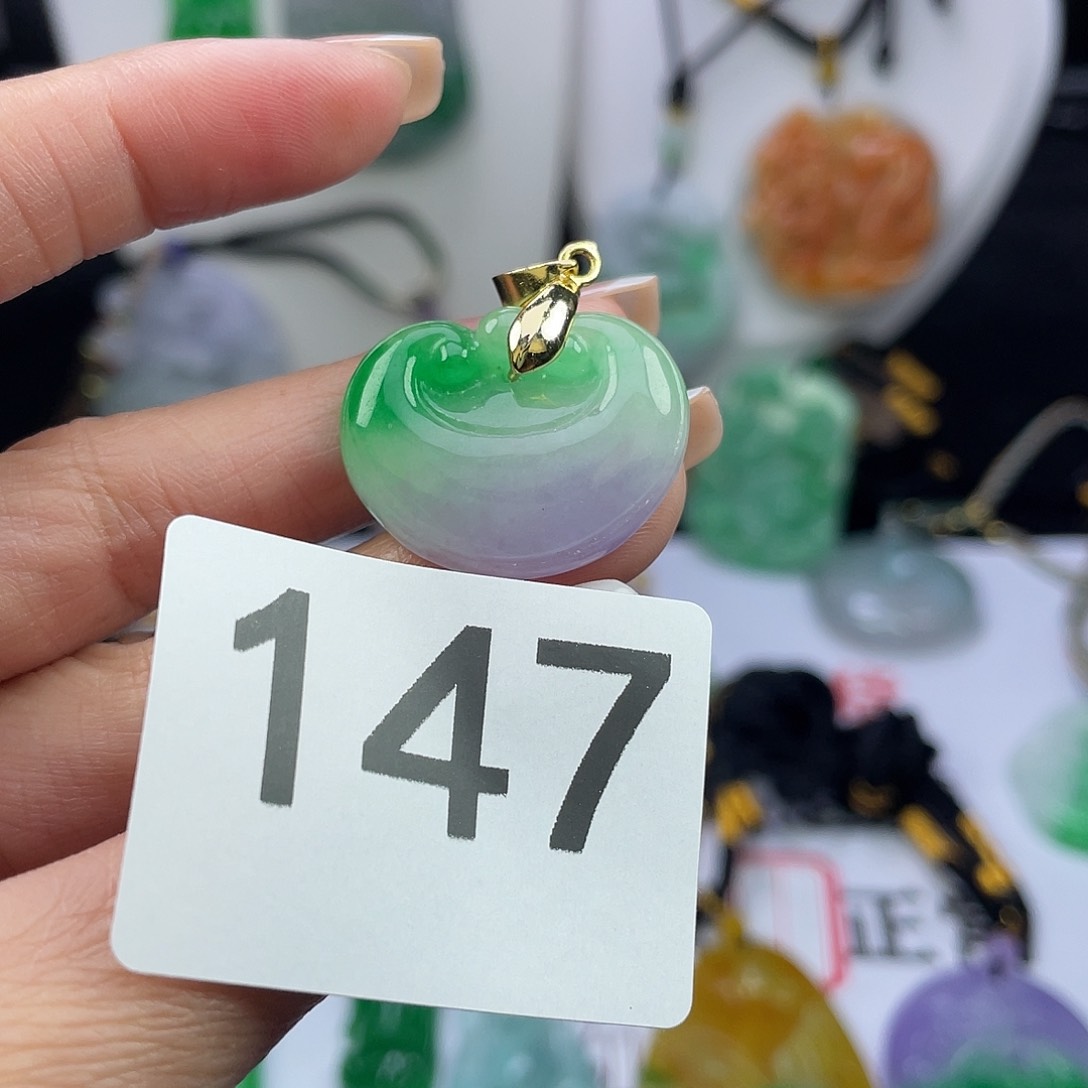 翡翠未镶嵌吊坠(赠链)