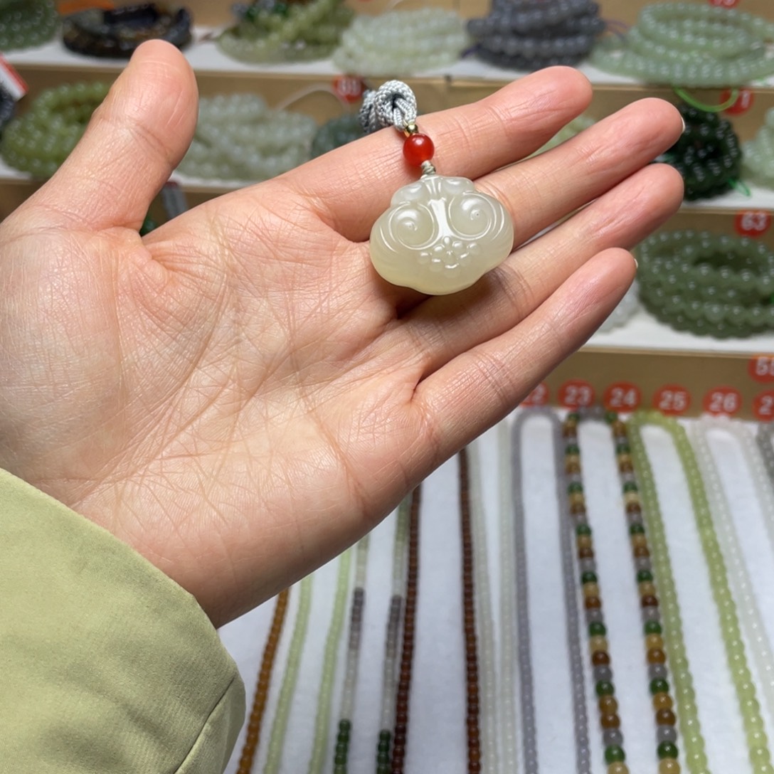 和田玉未镶嵌颈饰