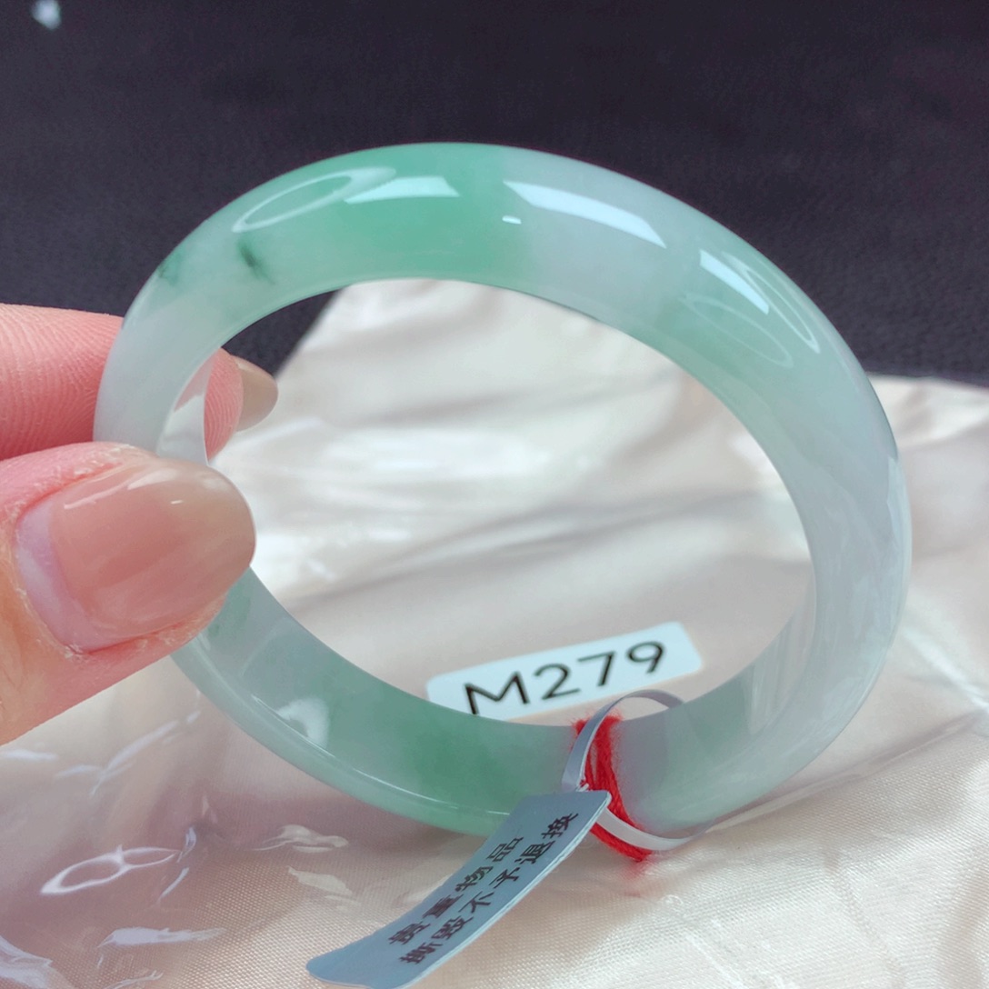 翡翠手镯未镶嵌手镯88