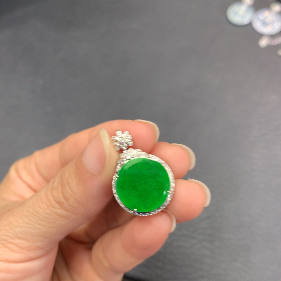 吊坠(不含链)18K金镶嵌翡翠