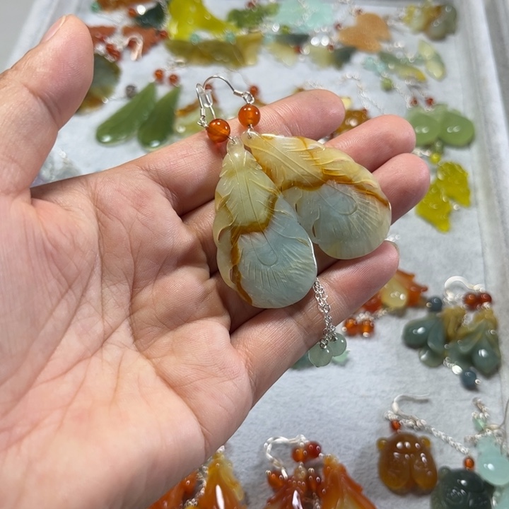 蛇纹石玉合金耳饰