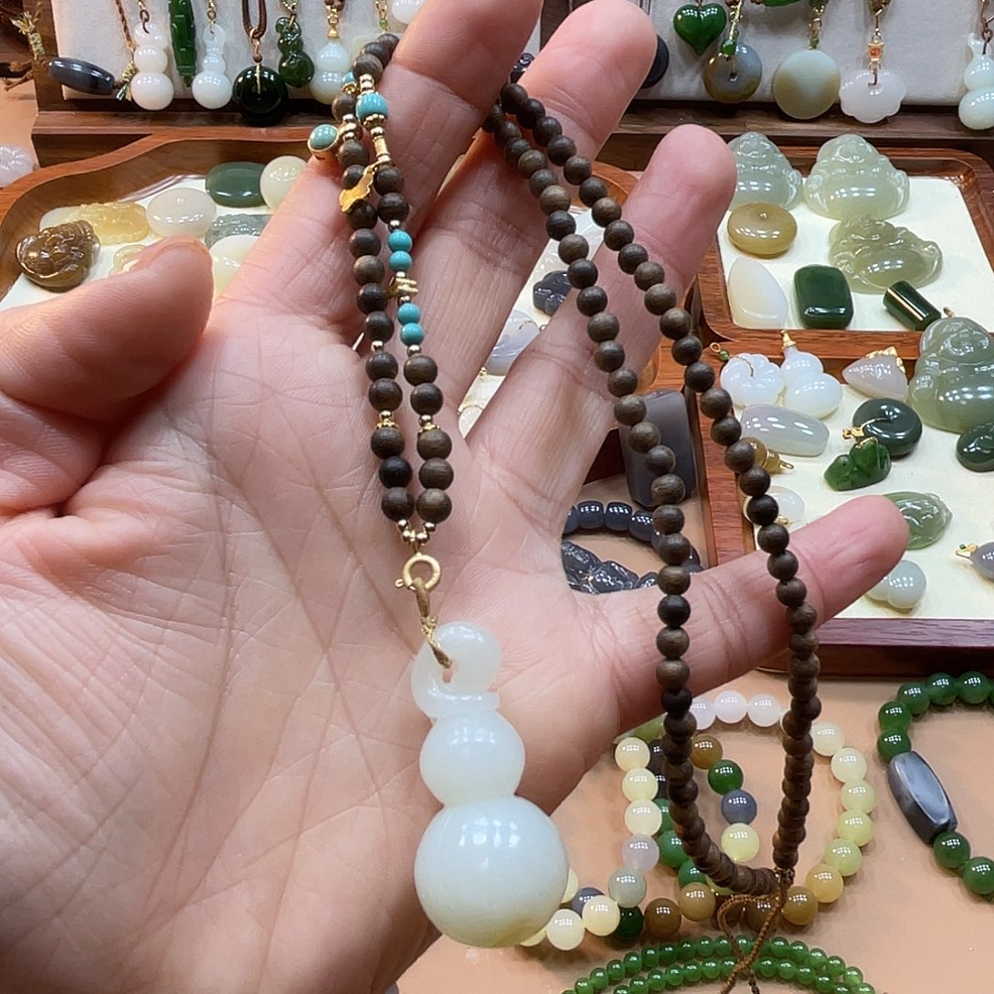 和田玉未镶嵌颈饰