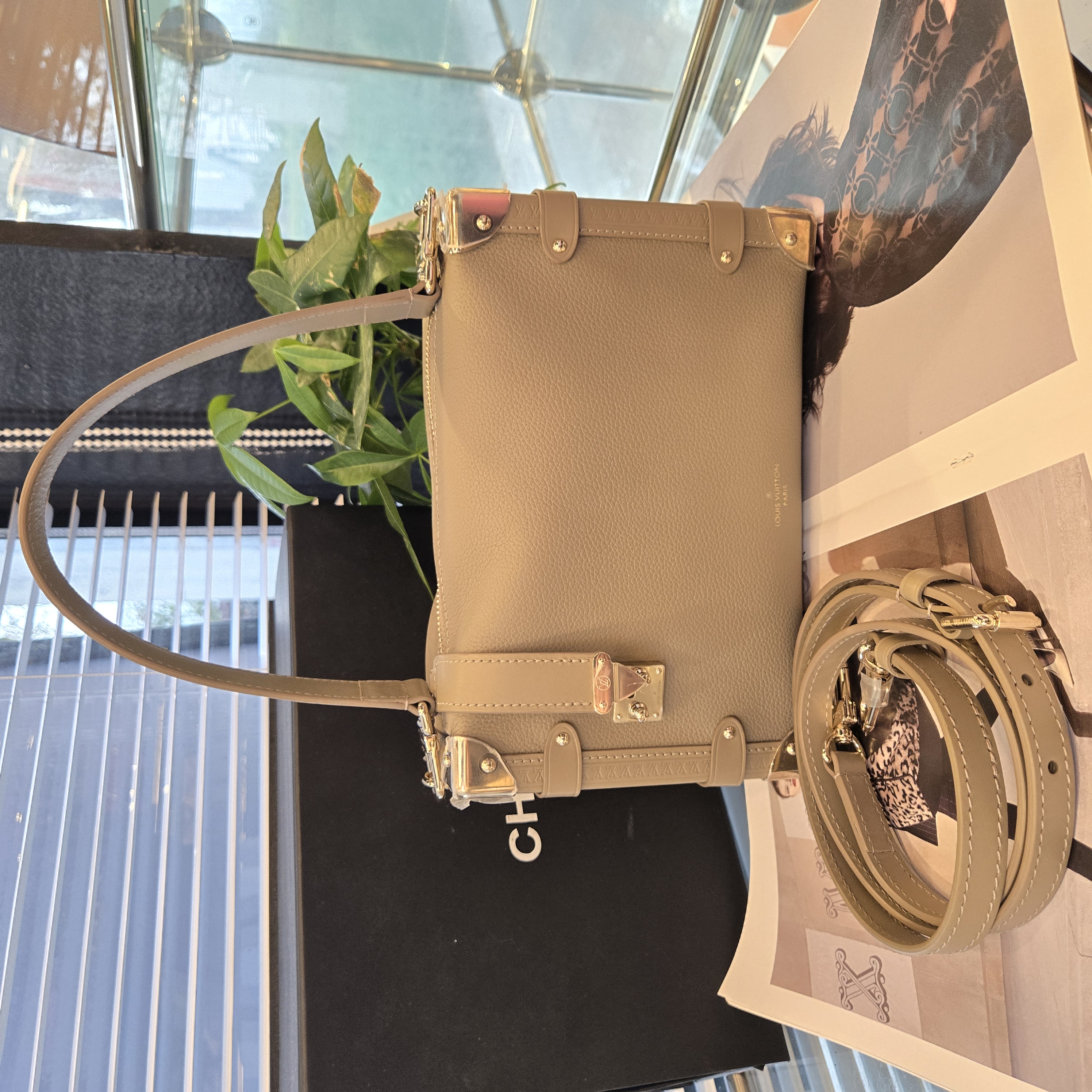 99新 LouisVuitton/路易威登 大象灰trunk软盒子中号单肩斜挎包