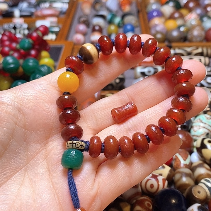 秦***秦玛瑙/玉髓颈饰未镶嵌