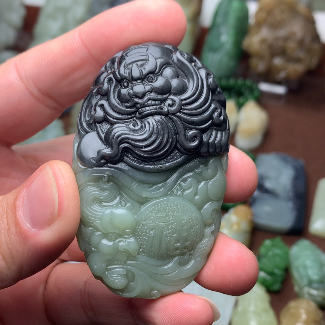 和田玉挂件未镶嵌何**地