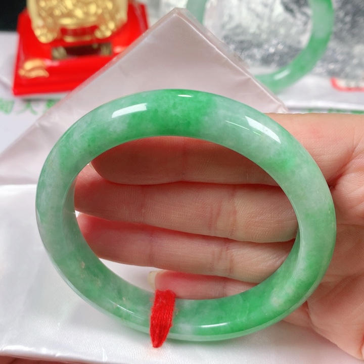 翡翠手镯未镶嵌   编号0135 正圈58