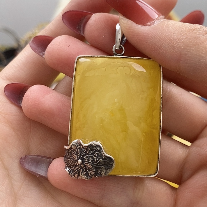 琥珀颈饰银S925镶嵌吊坠