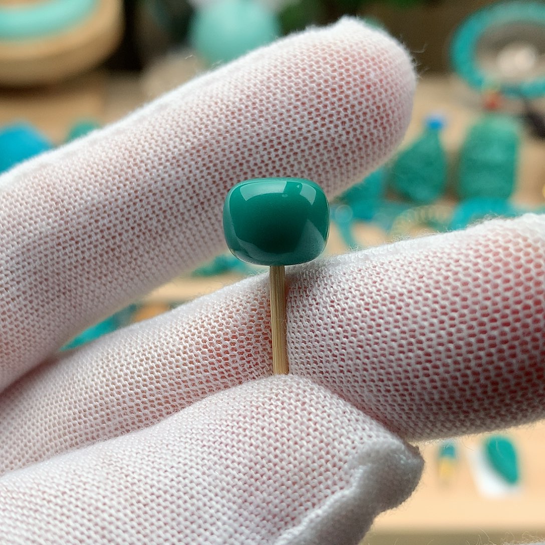 绿松石未镶嵌颈饰