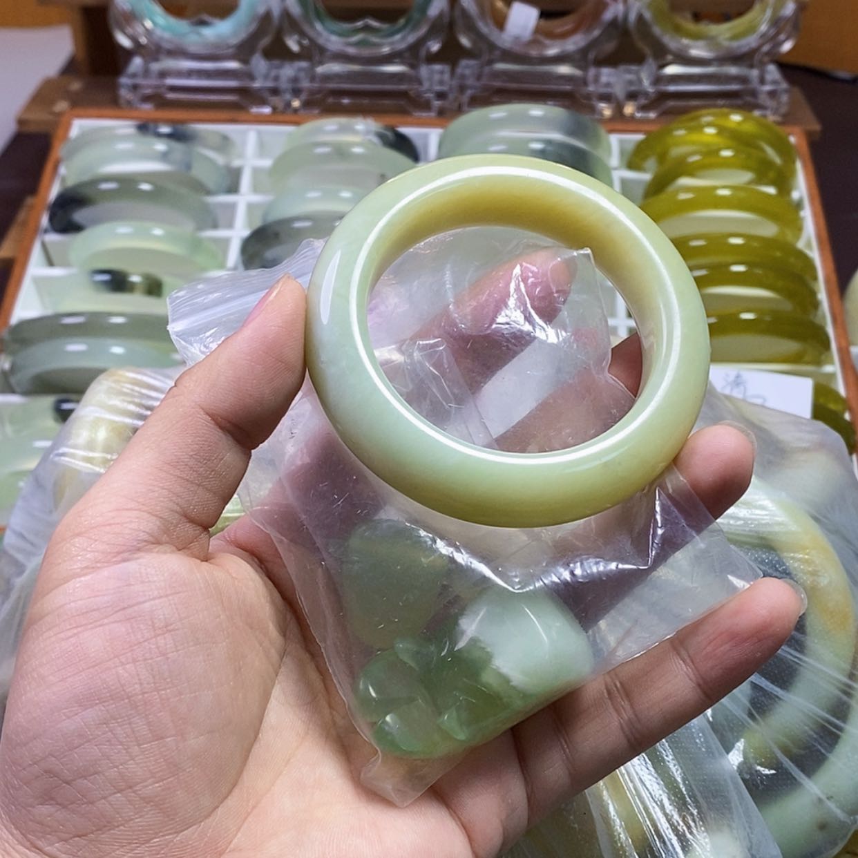 【闪购商品】蛇纹石玉手镯未镶嵌?*梦