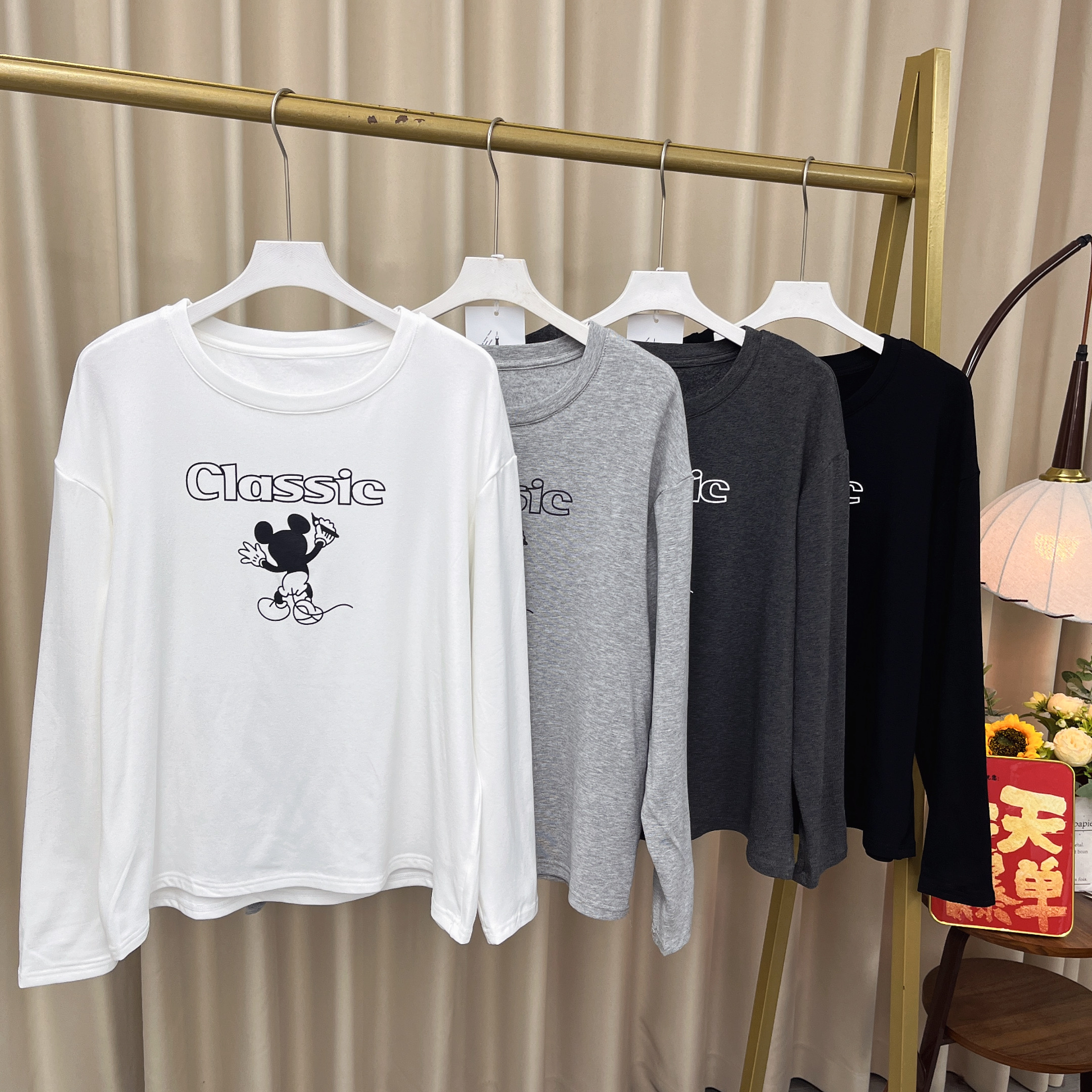 140女装T恤时尚磨毛简约宽松印花圆领秋冬打底衫