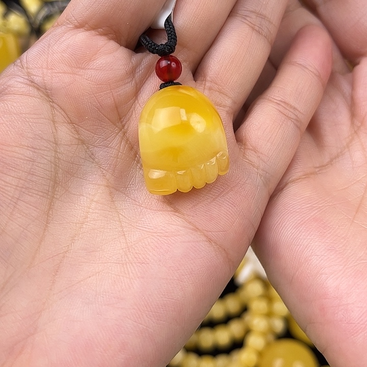 琥珀未镶嵌颈饰琥珀