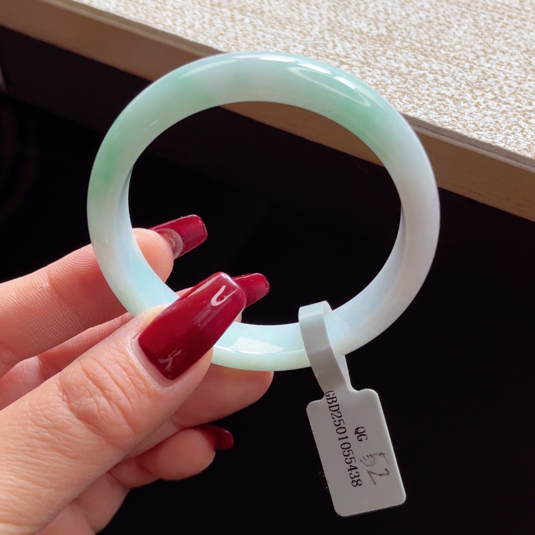 翡翠手镯未镶嵌手镯