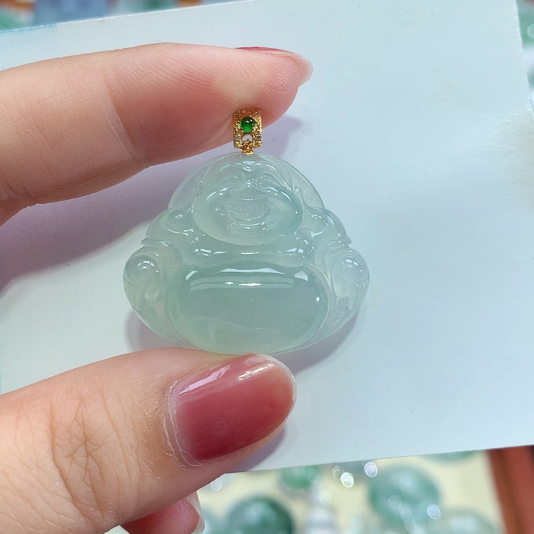 颈饰18K金镶嵌翡翠佛