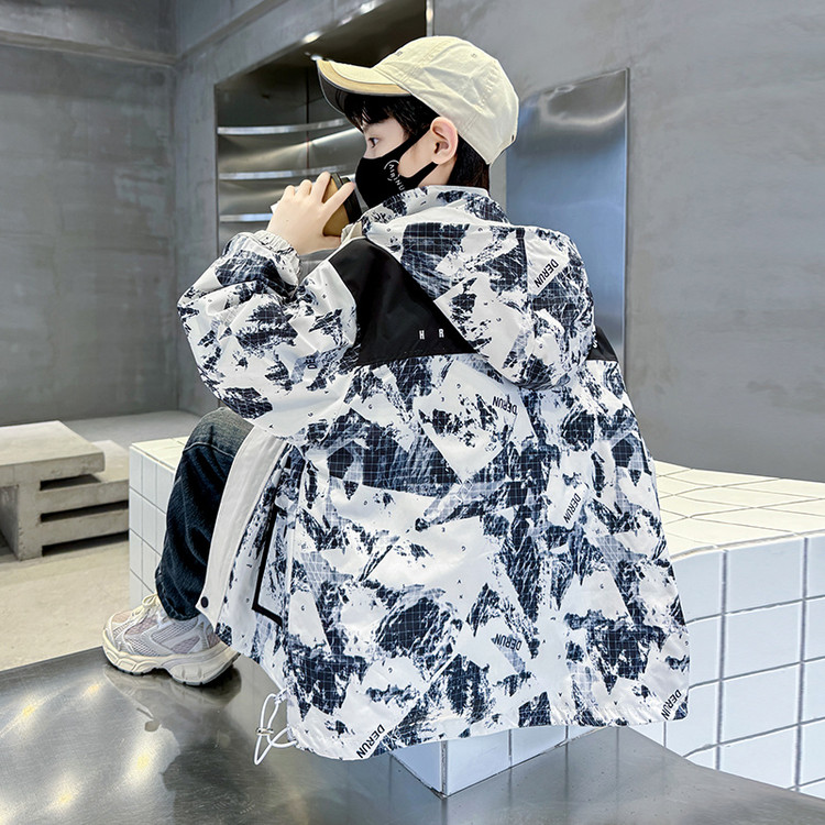 儿童外套韩版休闲潮流2025新款中大童春秋就连帽衣男孩迷彩风衣