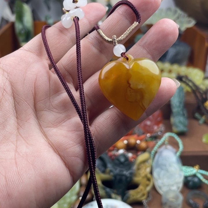 蛇纹石玉未镶嵌吊坠