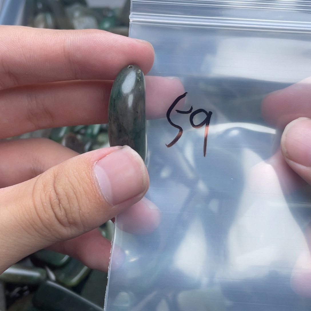 独山玉未镶嵌珠宝半成品