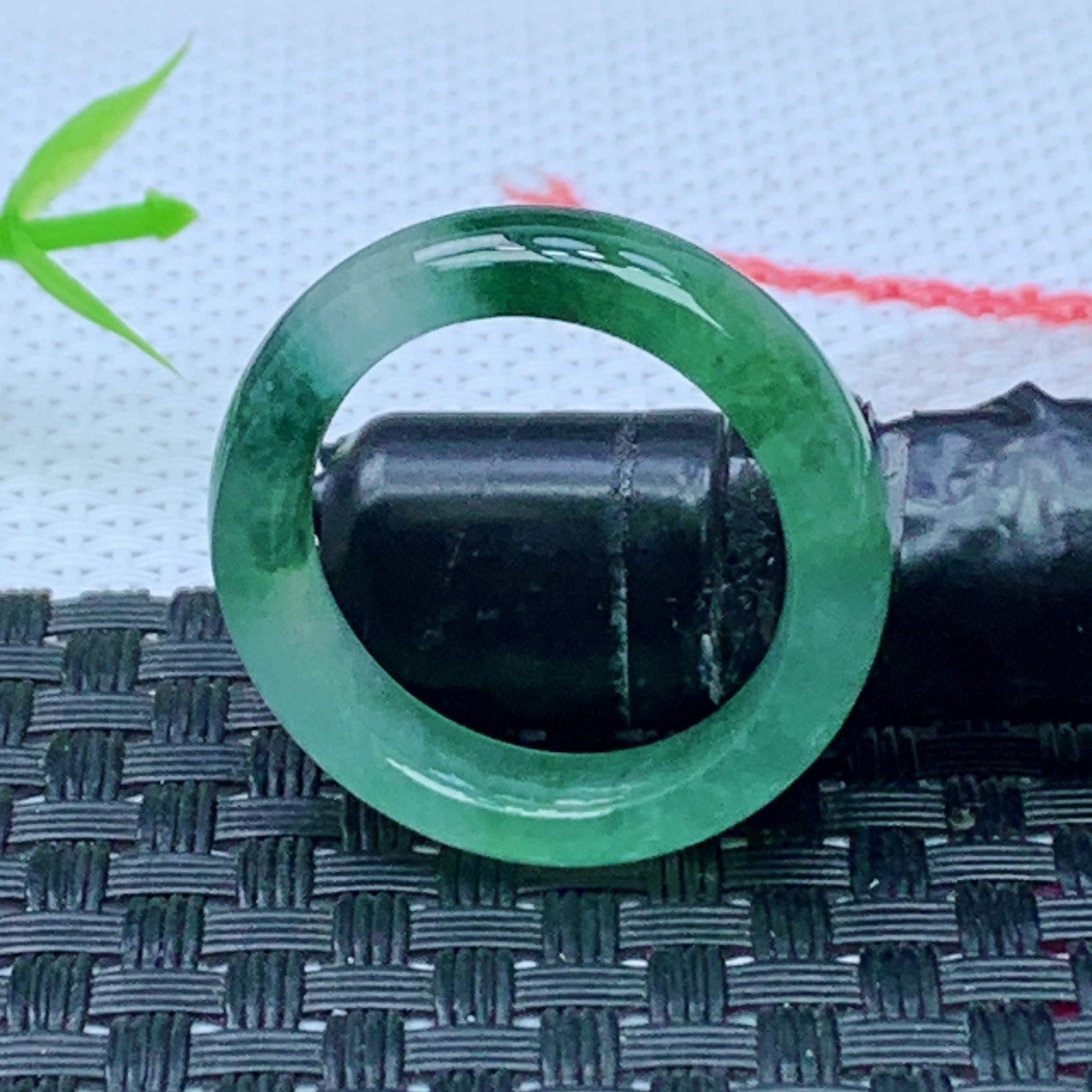 缅甸天然A货翡翠  冰飘绿花素面玉戒圈戒指 内径19.4mm 编号1787