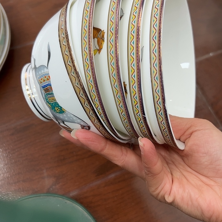 喵****瓷瑕疵米饭碗双福马5个装其中一个高脚的